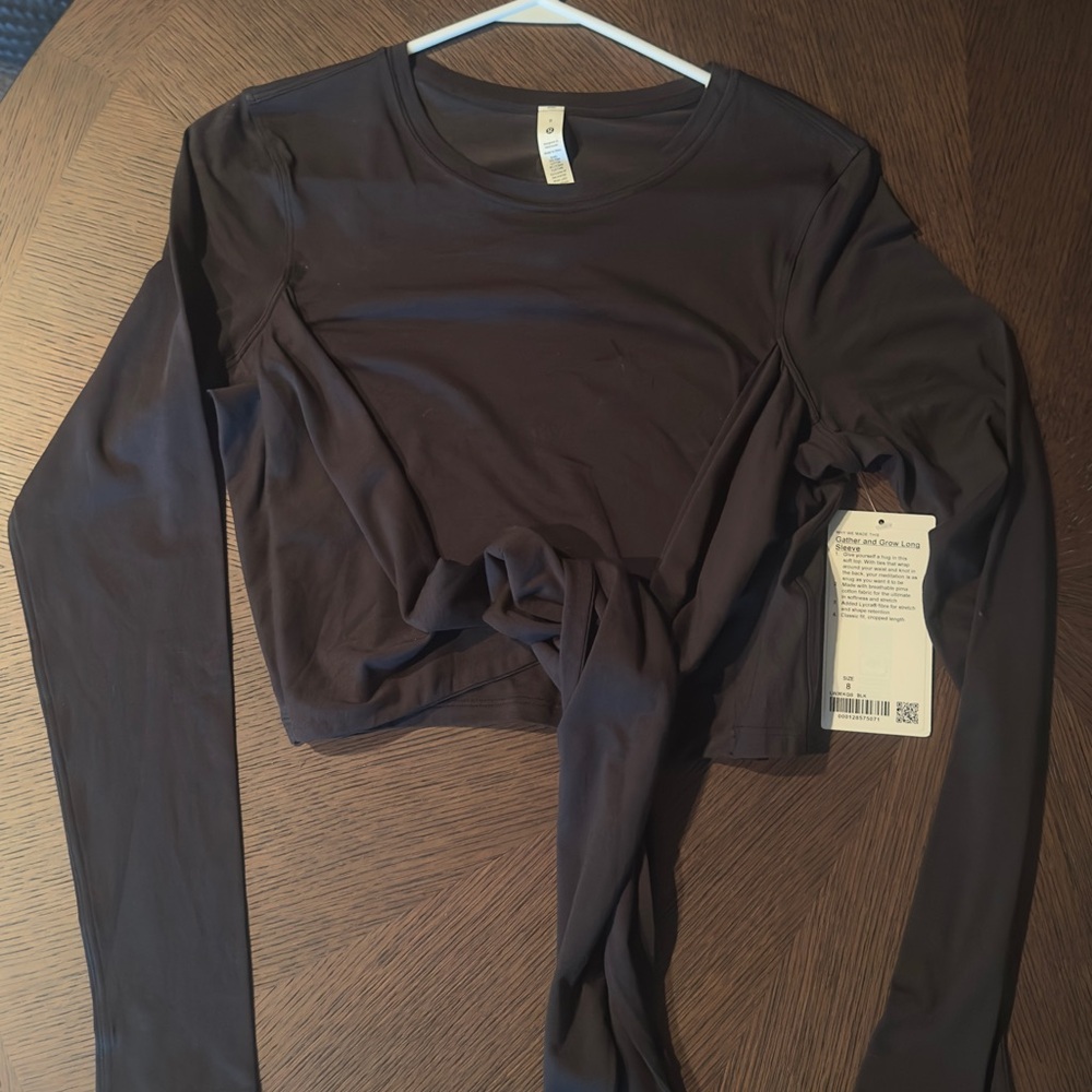 Lululemon Athletica Black Long Sleeve Crop T-Shirt